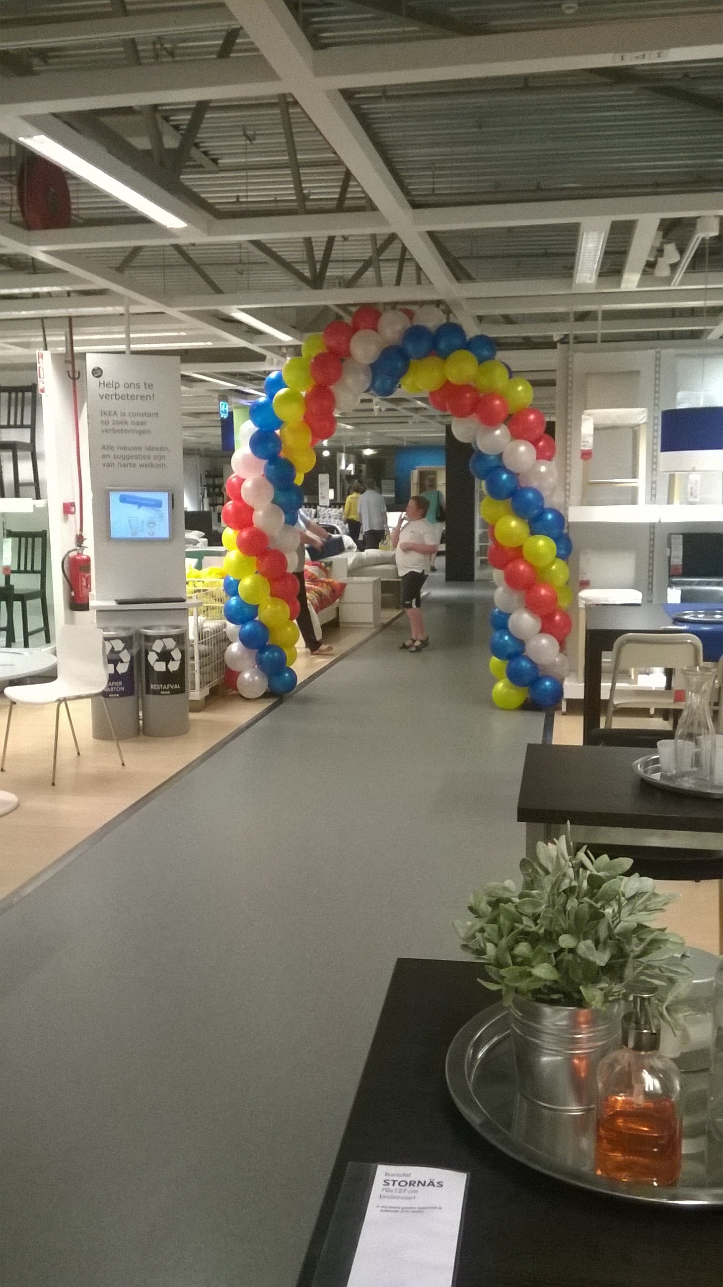 ballonnenboog instore IKEA opening nieuwe afdeling
