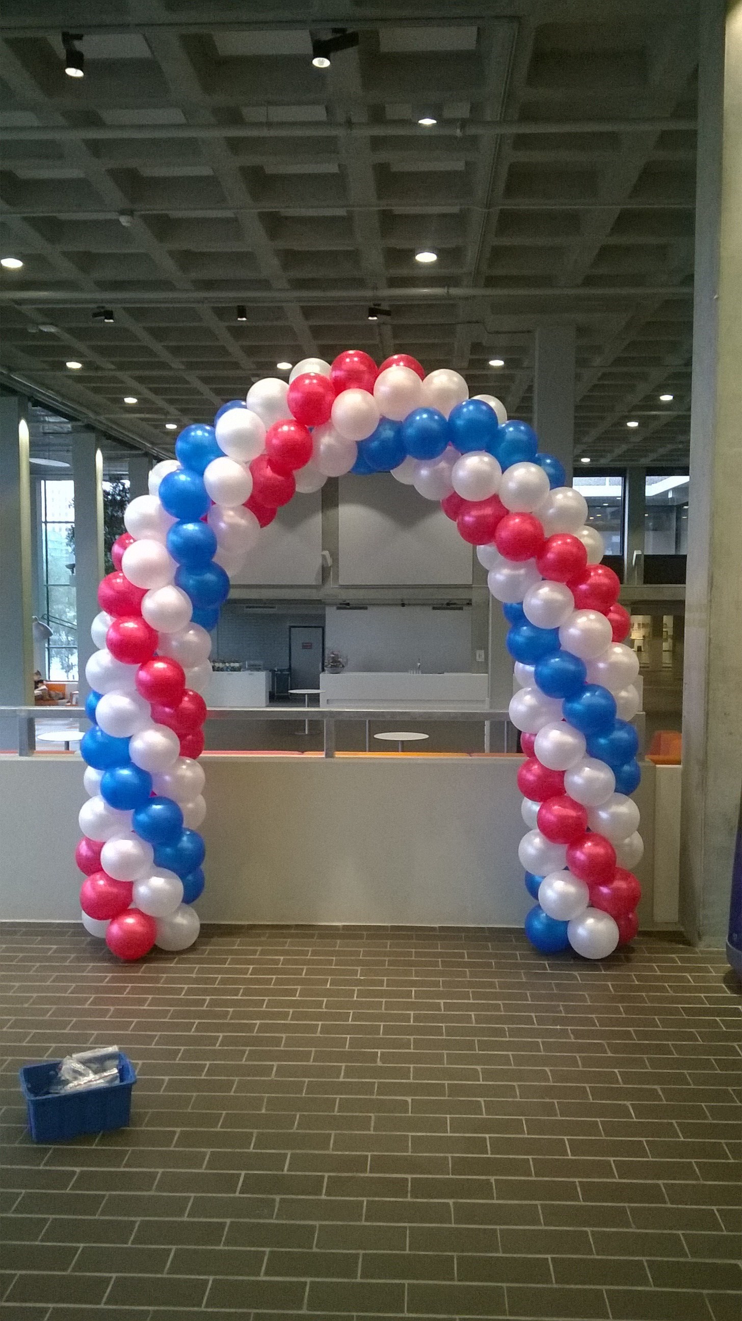 ballonnenboog bij de Vrije Universiteit Amsterdam diploma uitreikingen