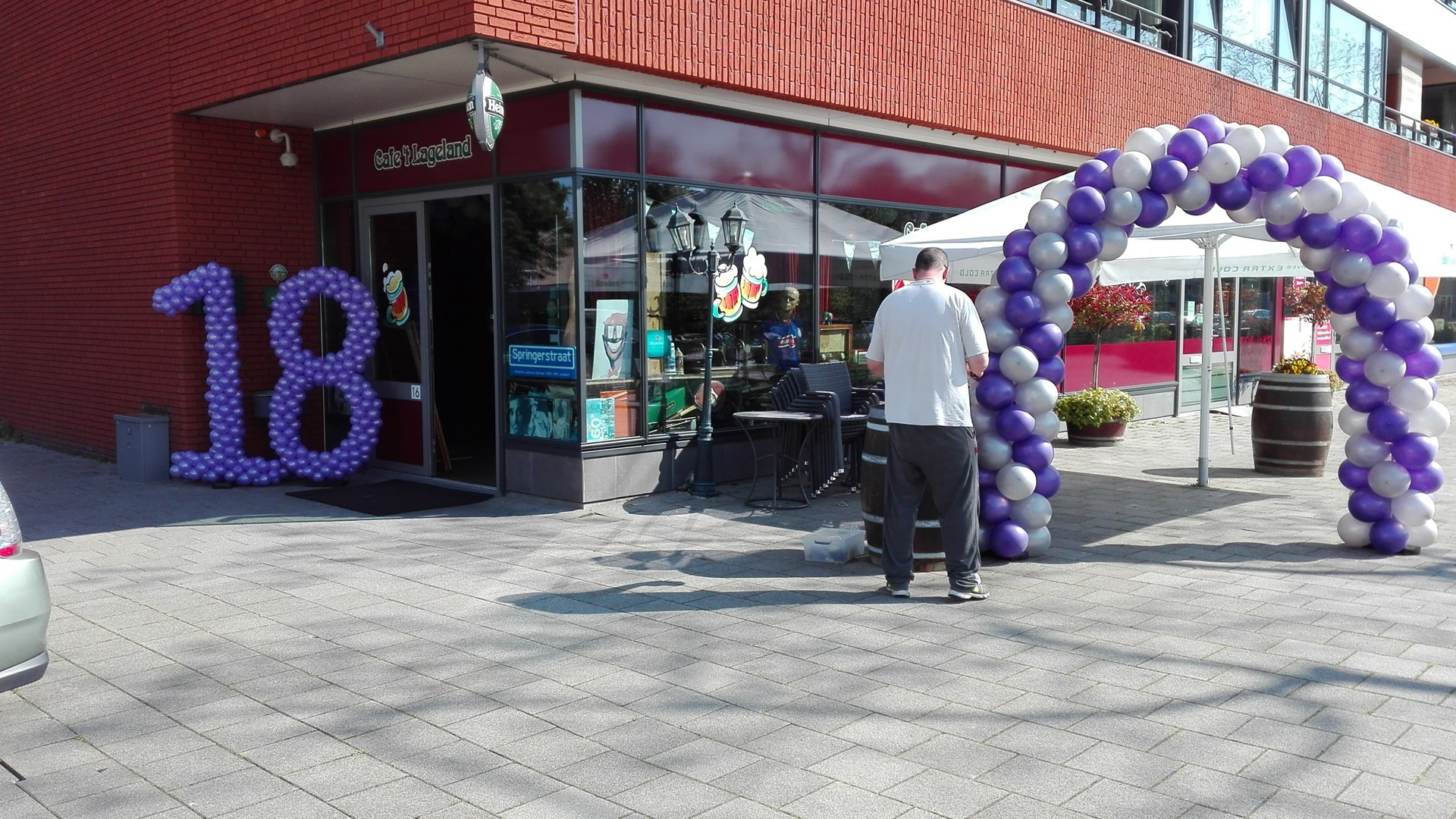 cijfers 18 van ballonnen en ballonnenboog verjaardag Rotterdam